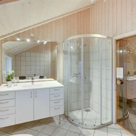 Clarina - 800m To The Fjord By Interhome *