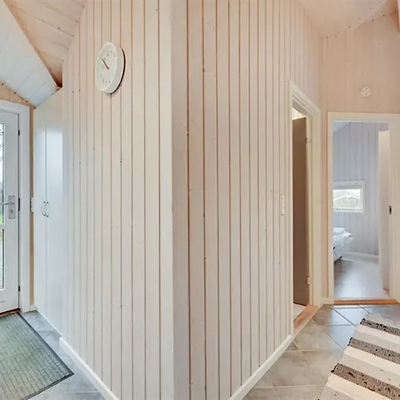 Clarina - 800m To The Fjord By Interhome *